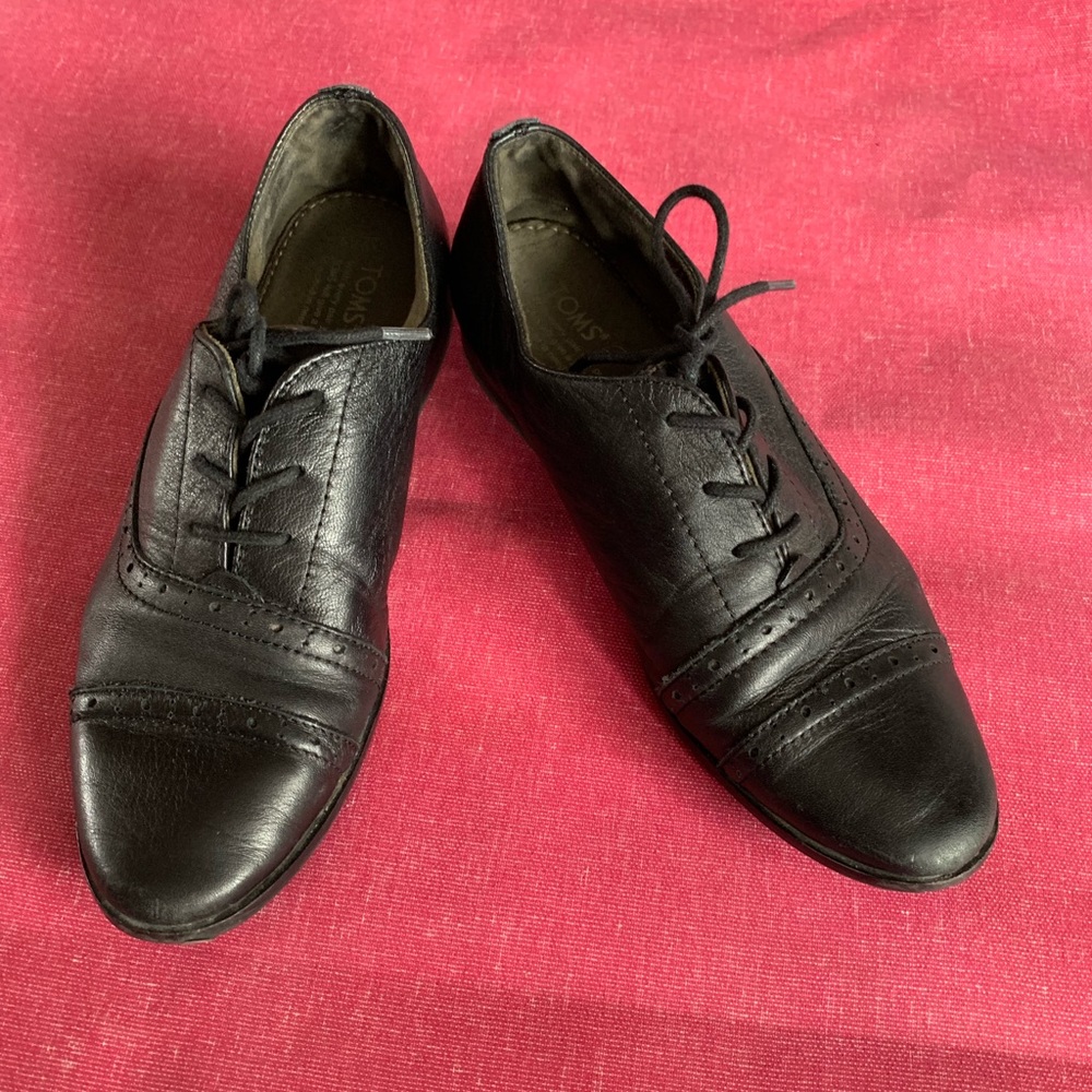 Toms Oxford 7.5 shoes